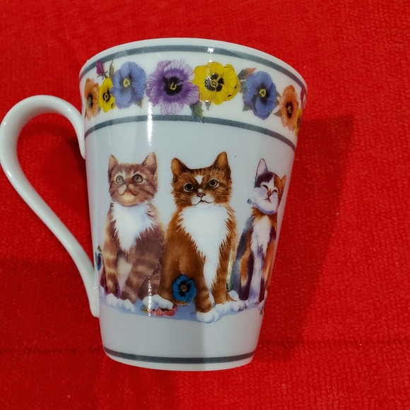 Porcelain Mug with 3 Kittens and Pansies - Picture 2 of 6